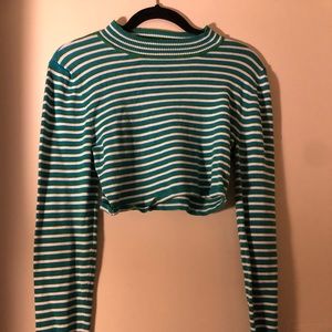 Green and white  long sleeve crop top sweater
